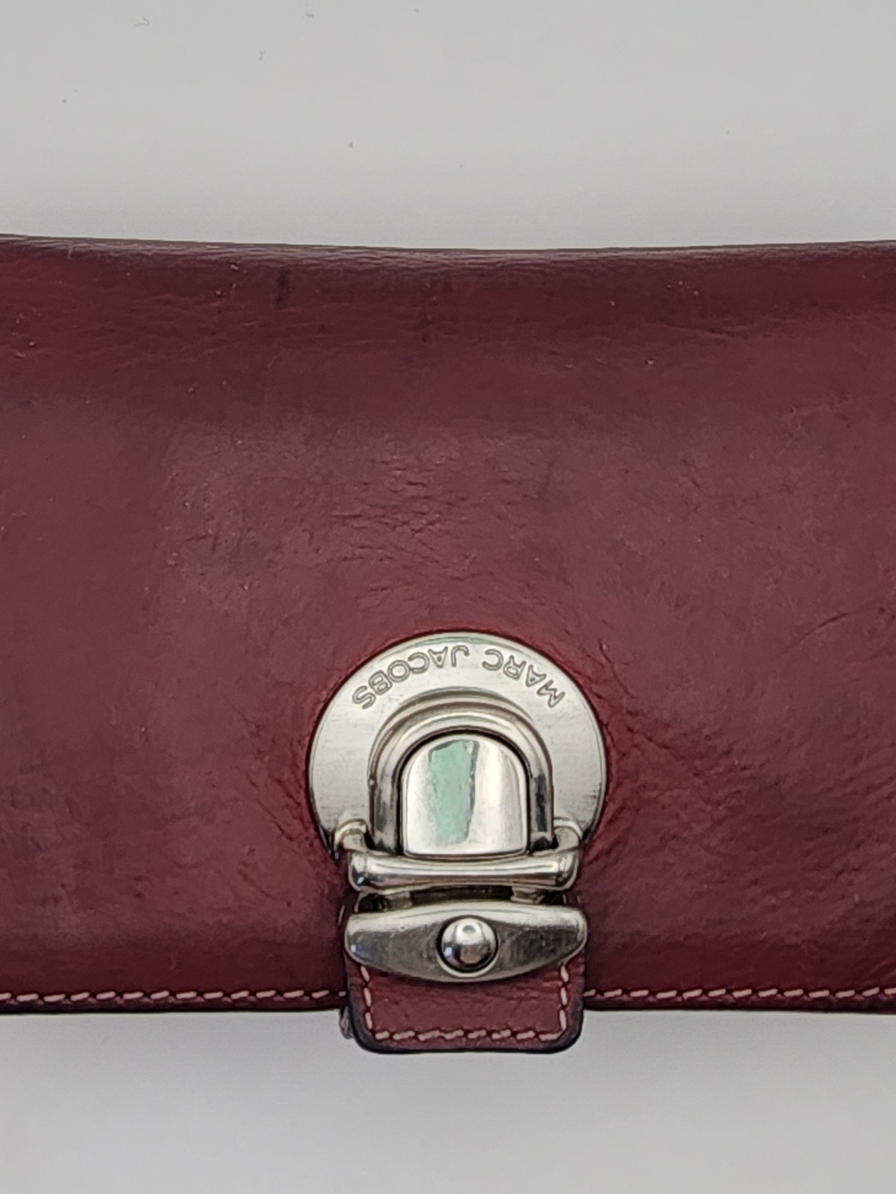 Marc Jacobs Burgundy Leather Turnlock Wallet - Picture 14 of 16